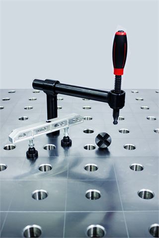 Spannbrücke zerlegt mit Zwinge | &copy; HISWeld