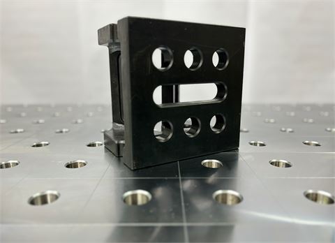 Eckanschlussverbinder Vorderansicht | &copy; HISWeld